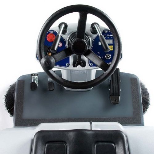 картинка Подметальная машина Nilfisk SR 1101 P фото 3 картинка Подметальная машина Nilfisk SR 1101 P фото 3